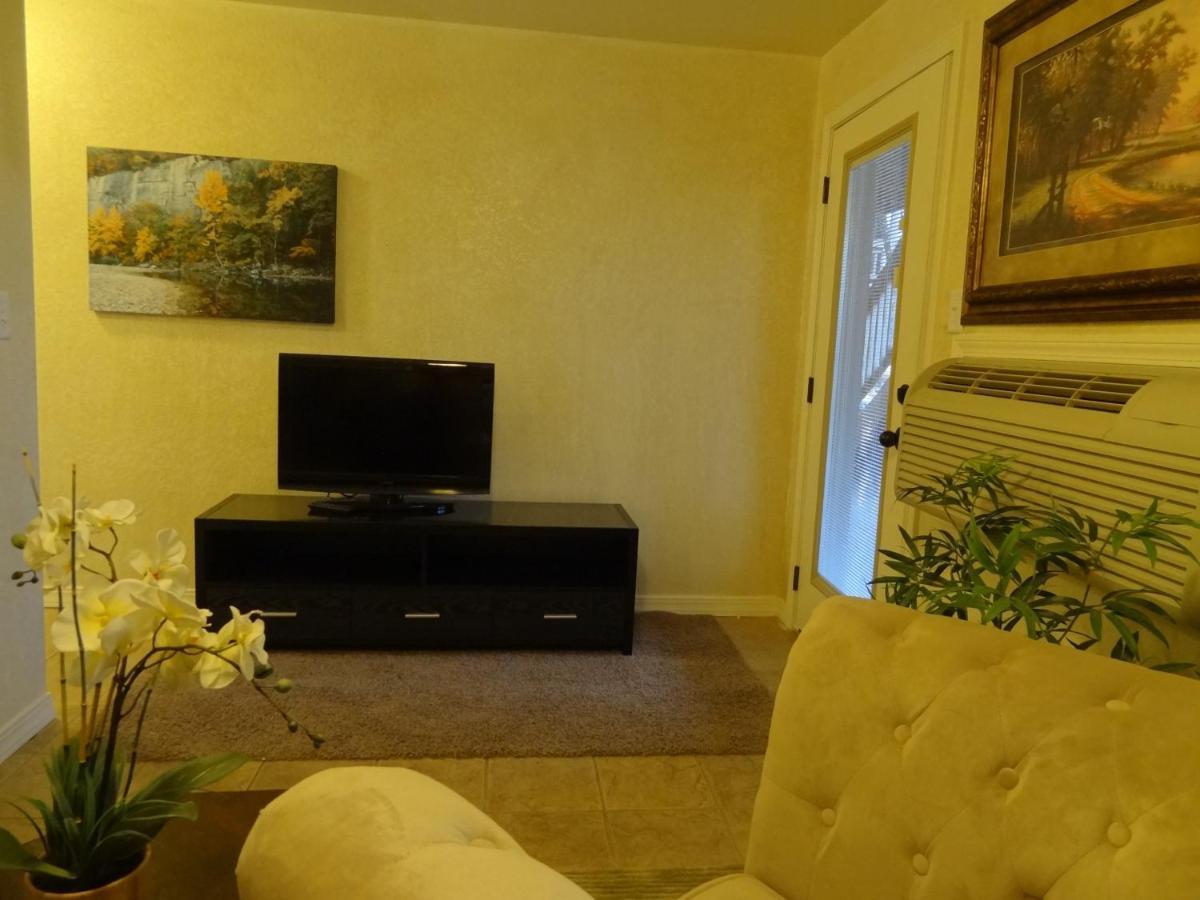 Poolside King Cabana With Full Kitchen, King Bed, Sleeper Sofa And Pool Access, Hotel Room Mount Ida Экстерьер фото